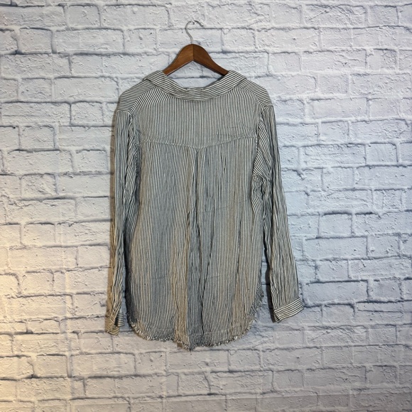 Cloth & Stone Button Down - Picture 2 of 3